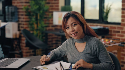 Portrait of smiling woman in office