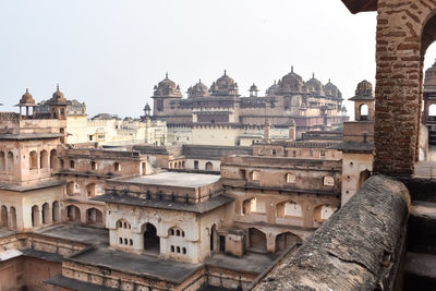 Beautiful view of orchha palace fort, raja mahal and chaturbhuj temple from jahangir mahal, orchha