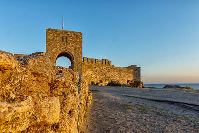 Historic building by sea against sky