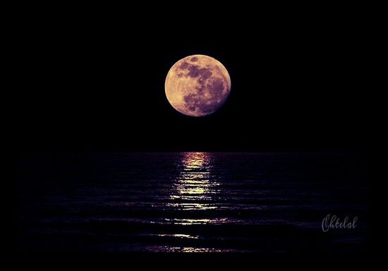 moon, astronomy, night, tranquil scene, scenics, beauty in nature, tranquility, full moon, water, planetary moon, circle, idyllic, nature, reflection, sky, majestic, dark, sea, space exploration, moon surface