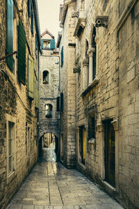 Narrow alley amidst buildings in city