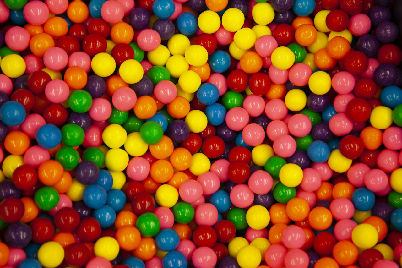 FULL FRAME SHOT OF MULTI COLORED EGGS