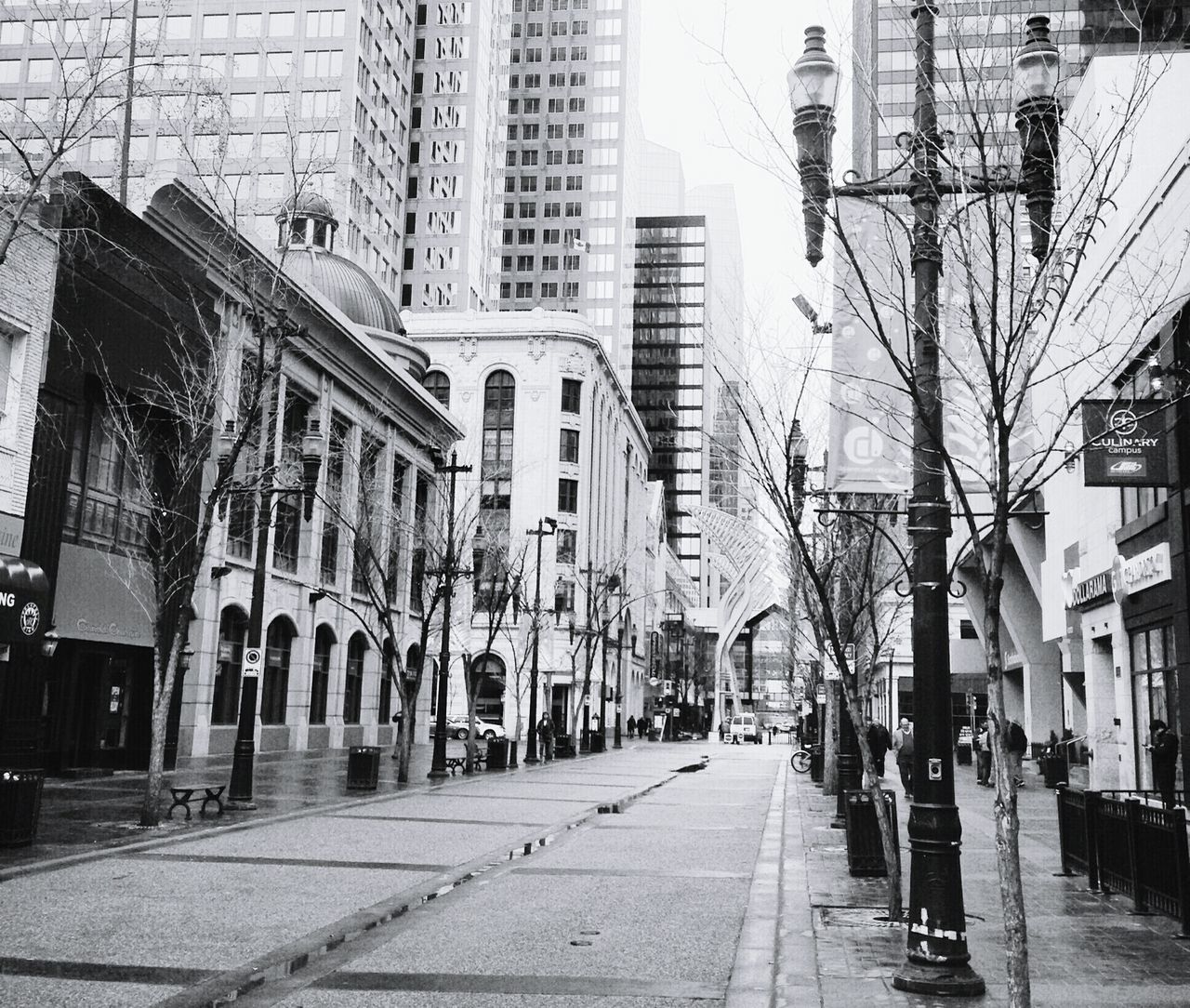 building exterior, architecture, built structure, city, street, the way forward, city life, building, residential building, residential structure, city street, road, incidental people, diminishing perspective, transportation, day, outdoors, alley, residential district, car