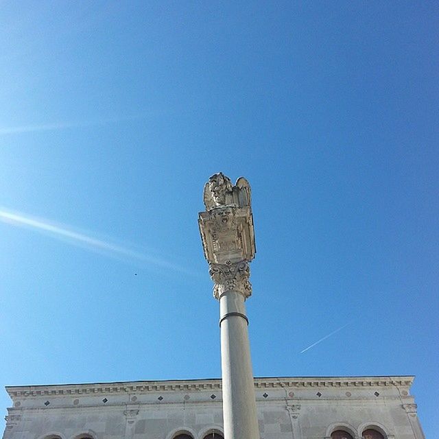 LOW ANGLE VIEW OF BUILT STRUCTURE AGAINST BLUE SKY