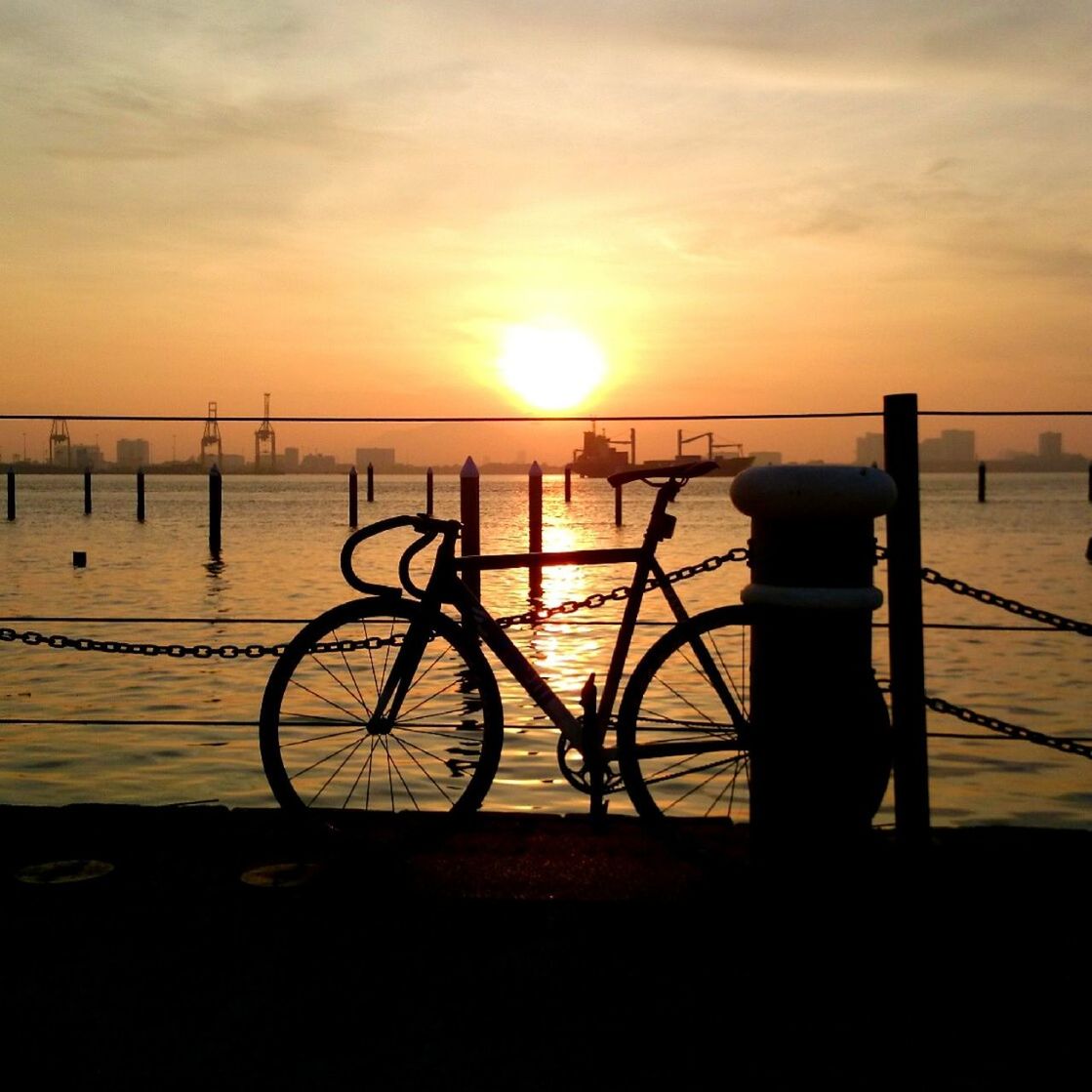 sunset, sea, sky, orange color, sun, silhouette, horizon over water, water, scenics, beauty in nature, tranquility, tranquil scene, cloud - sky, nature, beach, idyllic, sunlight, cloud, shore, outdoors