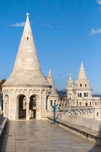 Beautiful white spires at halaszbastya or fisherman's bastion in budapest, hungary