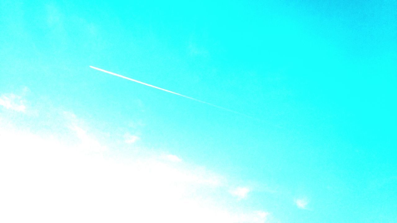 vapor trail, contrail, blue, white, low angle view, nature, day, no people, sky, beauty in nature, scenics, outdoors