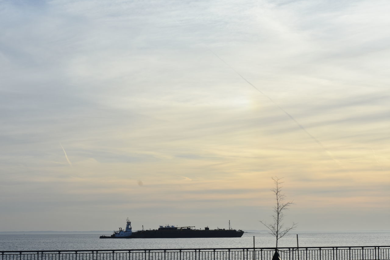 sea, sky, horizon over water, water, nautical vessel, tranquility, cloud - sky, scenics, tranquil scene, beauty in nature, nature, transportation, mode of transport, boat, cloud, cloudy, outdoors, idyllic, no people, sunset