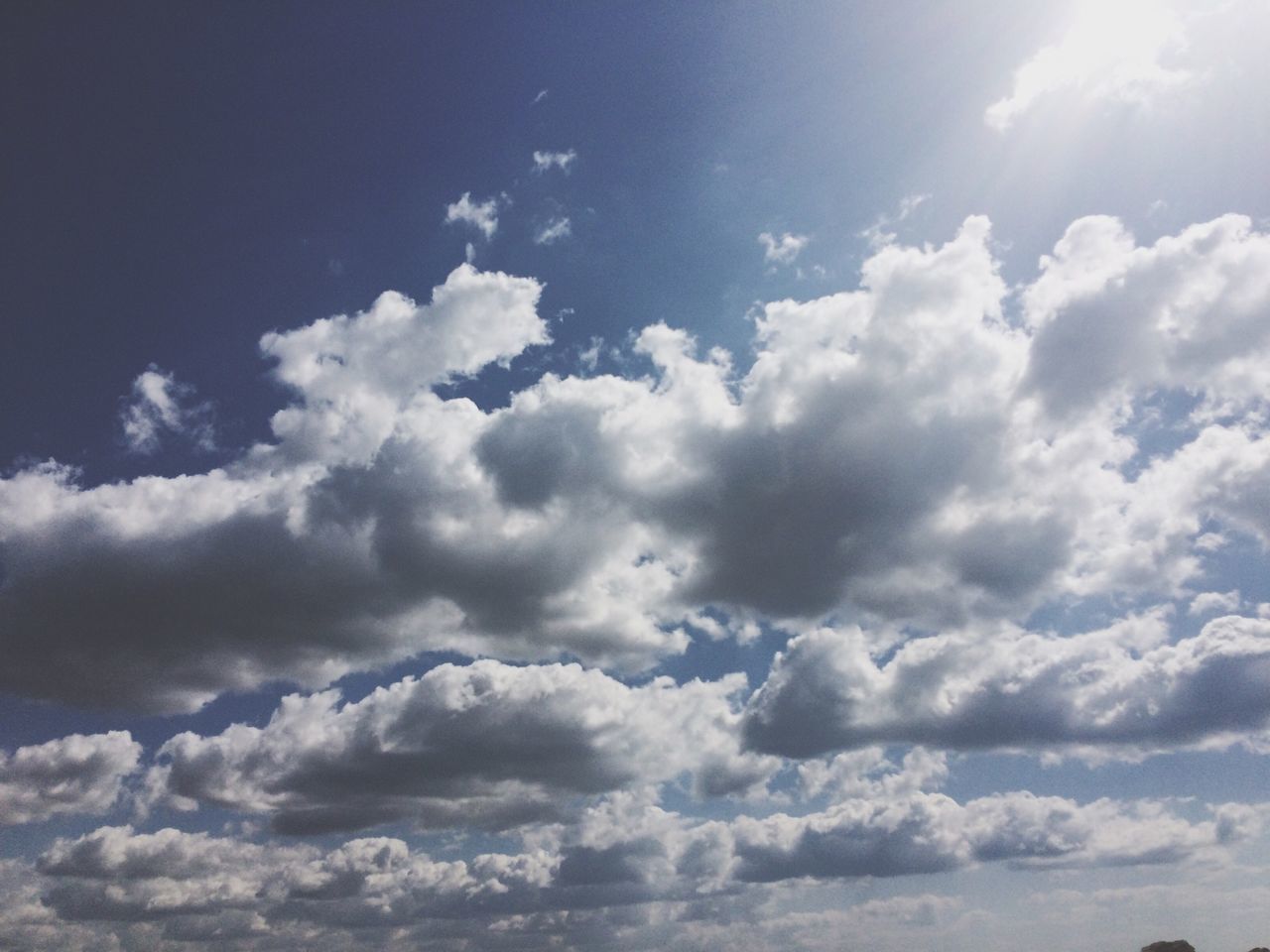 sky, beauty in nature, cloud - sky, sky only, tranquility, low angle view, scenics, tranquil scene, nature, cloudscape, cloudy, white color, cloud, backgrounds, sunlight, sunbeam, idyllic, day, outdoors, full frame