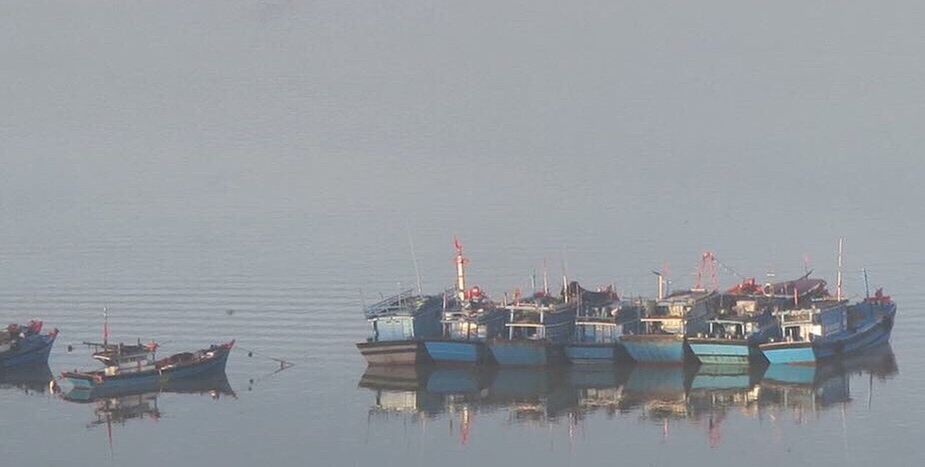 SHIP IN SEA AGAINST SKY