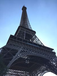 View of the boat on the eiffel tower