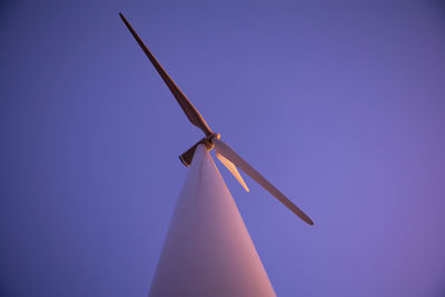 Wind turbine with purple sky during dusk