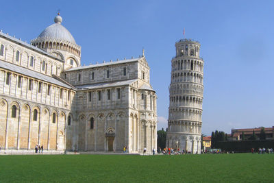 Piazza dei miracoli e pisa towers