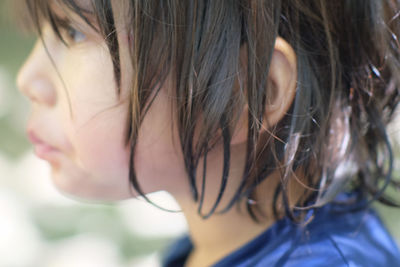 Side view of thoughtful girl looking away