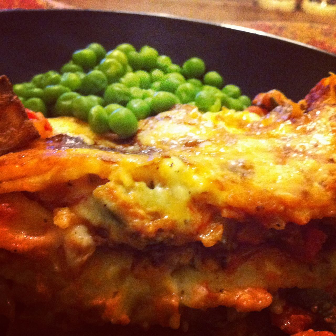 CLOSE-UP OF FOOD SERVED IN BOWL