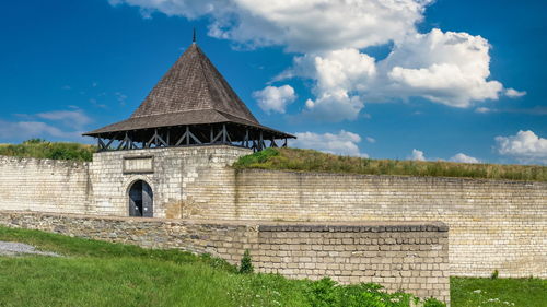 Khotyn, ukraine 11.07.2021. khotyn fortress in chernivtsi region of ukraine on a sunny summer day