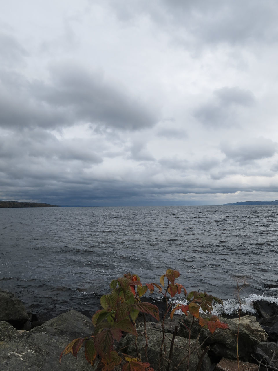 water, sea, sky, cloud - sky, horizon over water, tranquil scene, scenics, beauty in nature, cloudy, tranquility, nature, rock - object, weather, cloud, overcast, idyllic, day, shore, remote, outdoors