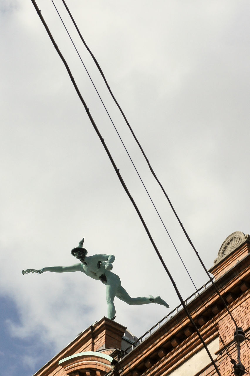 low angle view, sculpture, architecture, statue, art and craft, built structure, human representation, art, sky, creativity, building exterior, bird, animal representation, famous place, international landmark, travel destinations, day, travel, cloud - sky