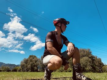 Low angle view of man wearing sunglasses against sky