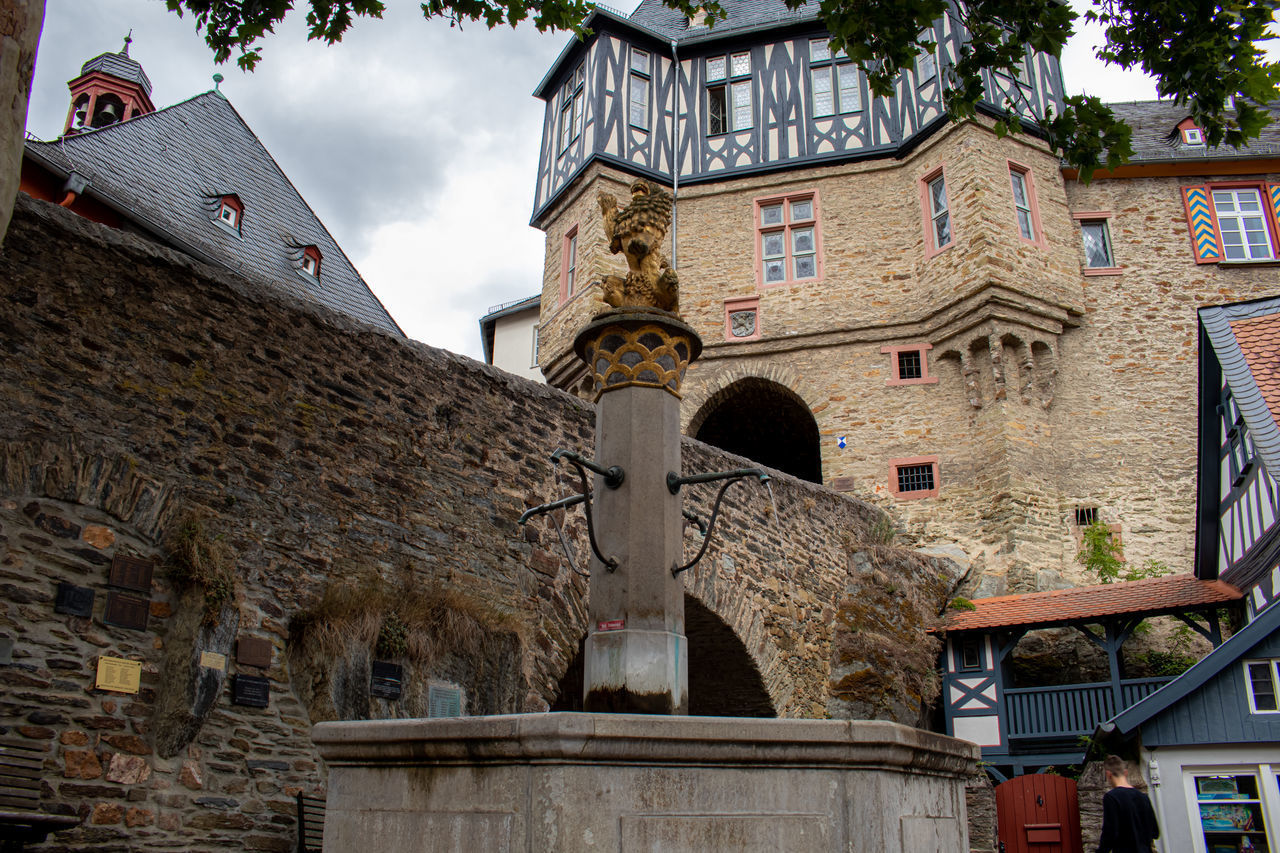 LOW ANGLE VIEW OF OLD BUILDING