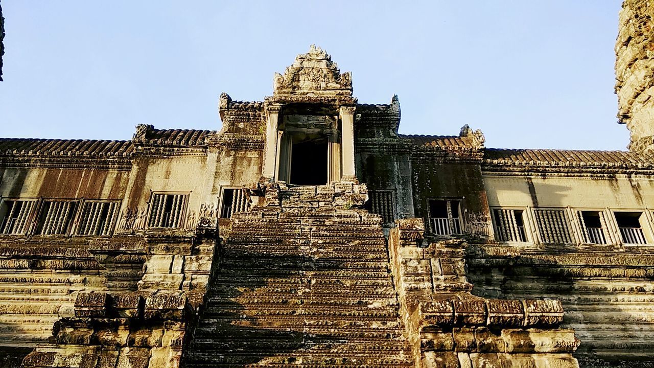 LOW ANGLE VIEW OF STEPS