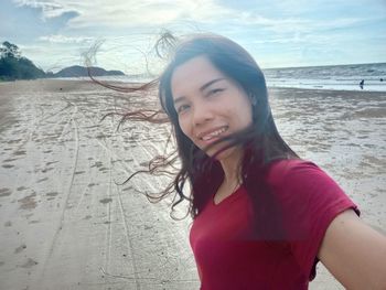 Portrait of smiling young woman on beach