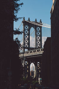 Low angle view of manhattan bridge against sky