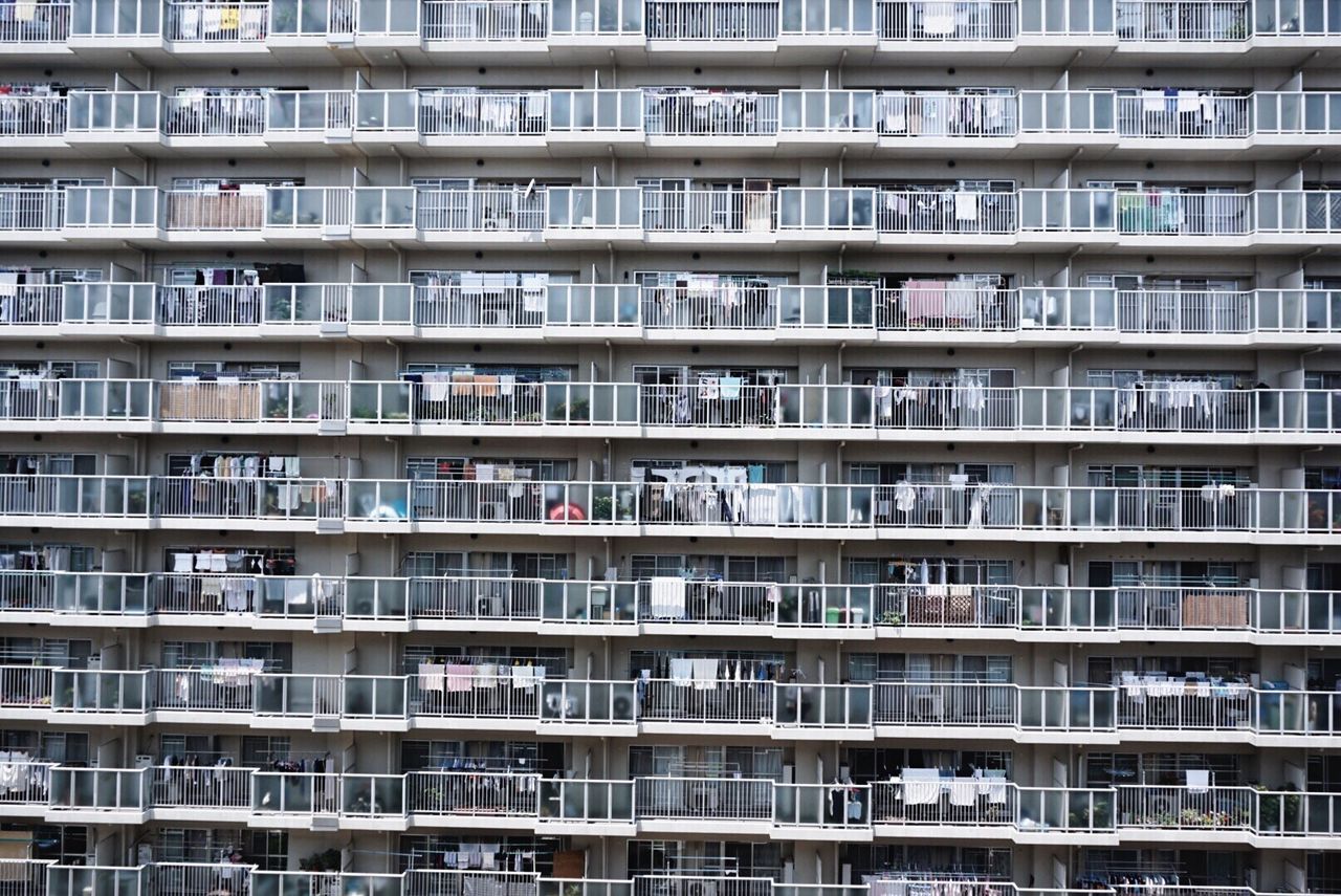 shelf, full frame, day, no people, architecture, bookshelf, outdoors