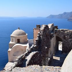 Panoramic view of sea and buildings against sky