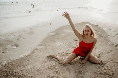 Young woman sitting at beach