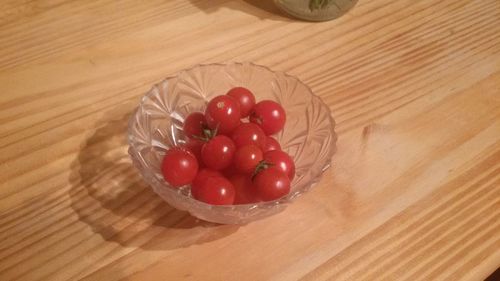 Directly above shot of strawberries in bowl on table