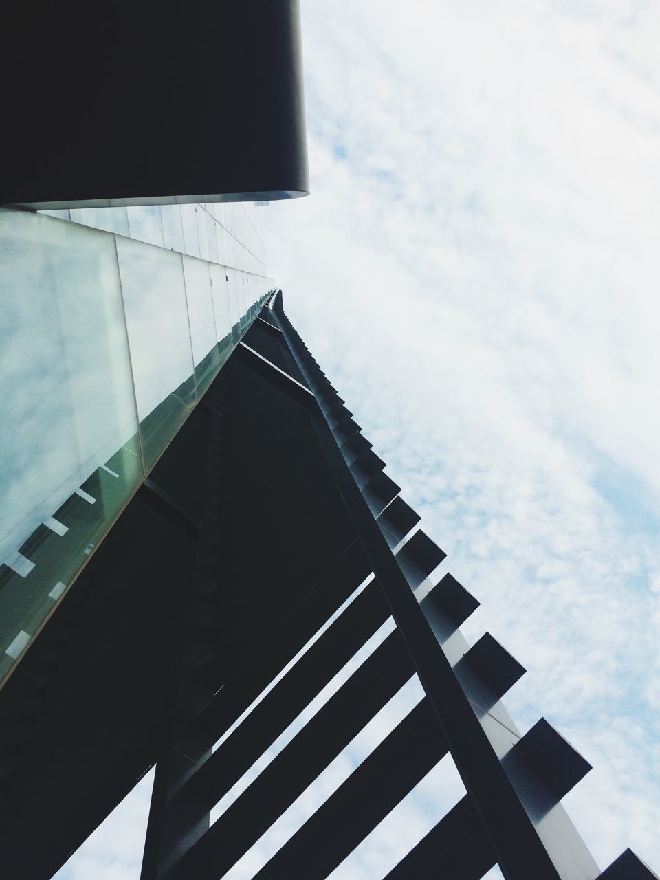 architecture, built structure, low angle view, building exterior, modern, sky, building, office building, city, glass - material, window, directly below, skyscraper, day, reflection, cloud - sky, no people, tall - high, outdoors, tower