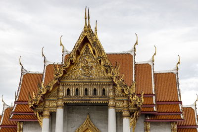 The marble temple's roof in bangkok, blue sky and clouds. one of the most beautiful temple.