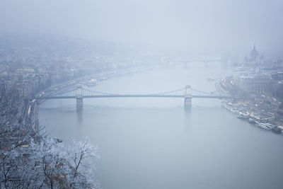 The chain bridge in budapest at extreme winter weather. 