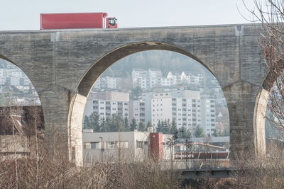 Arch bridge against sky