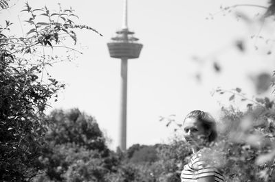 Young woman against trees