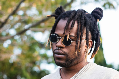 Portrait of young man wearing sunglasses