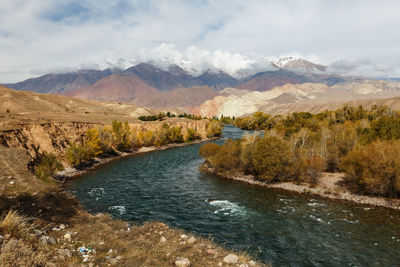 Kokemeren river in naryn region of kyrgyzstan, autumn landscape