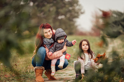 Full length of mother and daughter outdoors