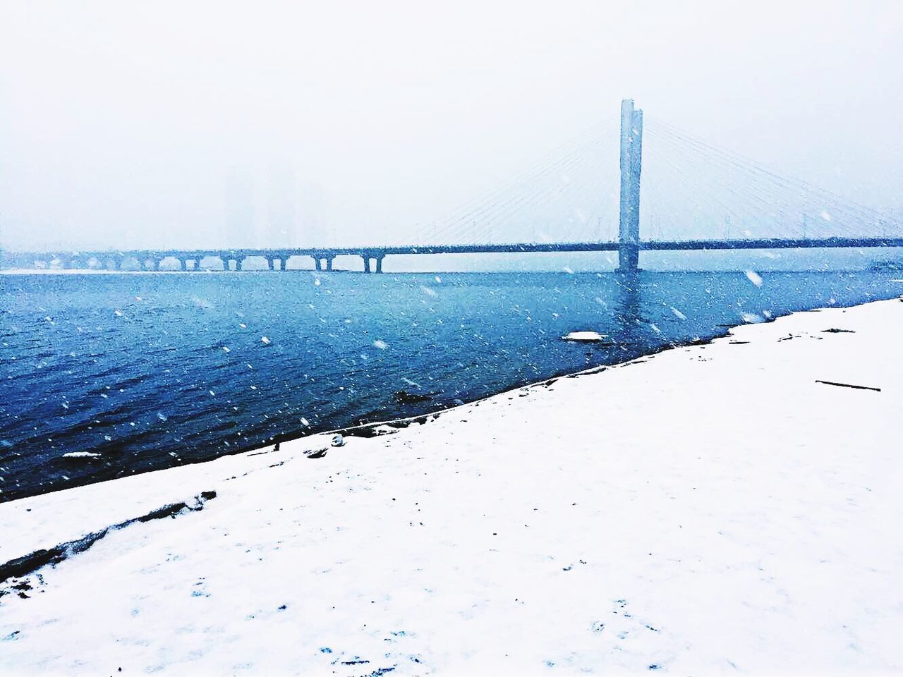 water, built structure, sea, connection, clear sky, bridge - man made structure, architecture, copy space, engineering, tranquility, beach, nature, tranquil scene, day, sky, suspension bridge, river, scenics, pier, outdoors