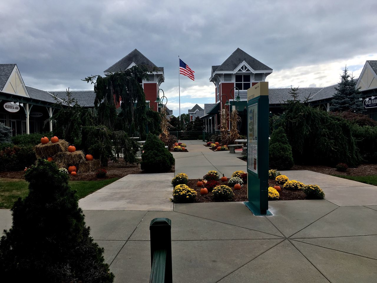 flag, architecture, building exterior, built structure, american flag, flower, national flag, sky, identity, freshness, plant, cloud - sky, travel destinations, growth, cloud, day, in bloom, fragility, garden, springtime, outdoors, tranquility, footpath