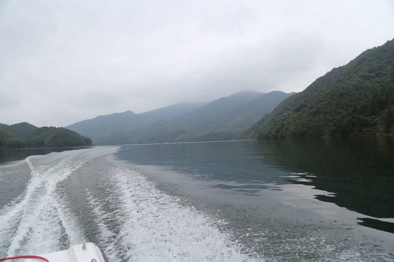 SCENIC VIEW OF LAKE AGAINST MOUNTAINS