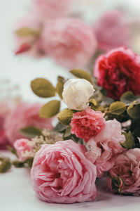 Close-up of rose bouquet on table