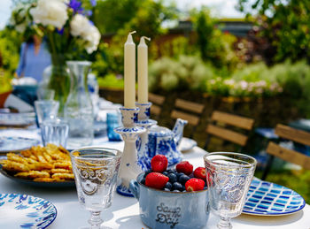 Celebration table decoration in summer weekend day in dutch blue style