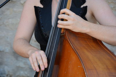 Midsection of woman playing violin