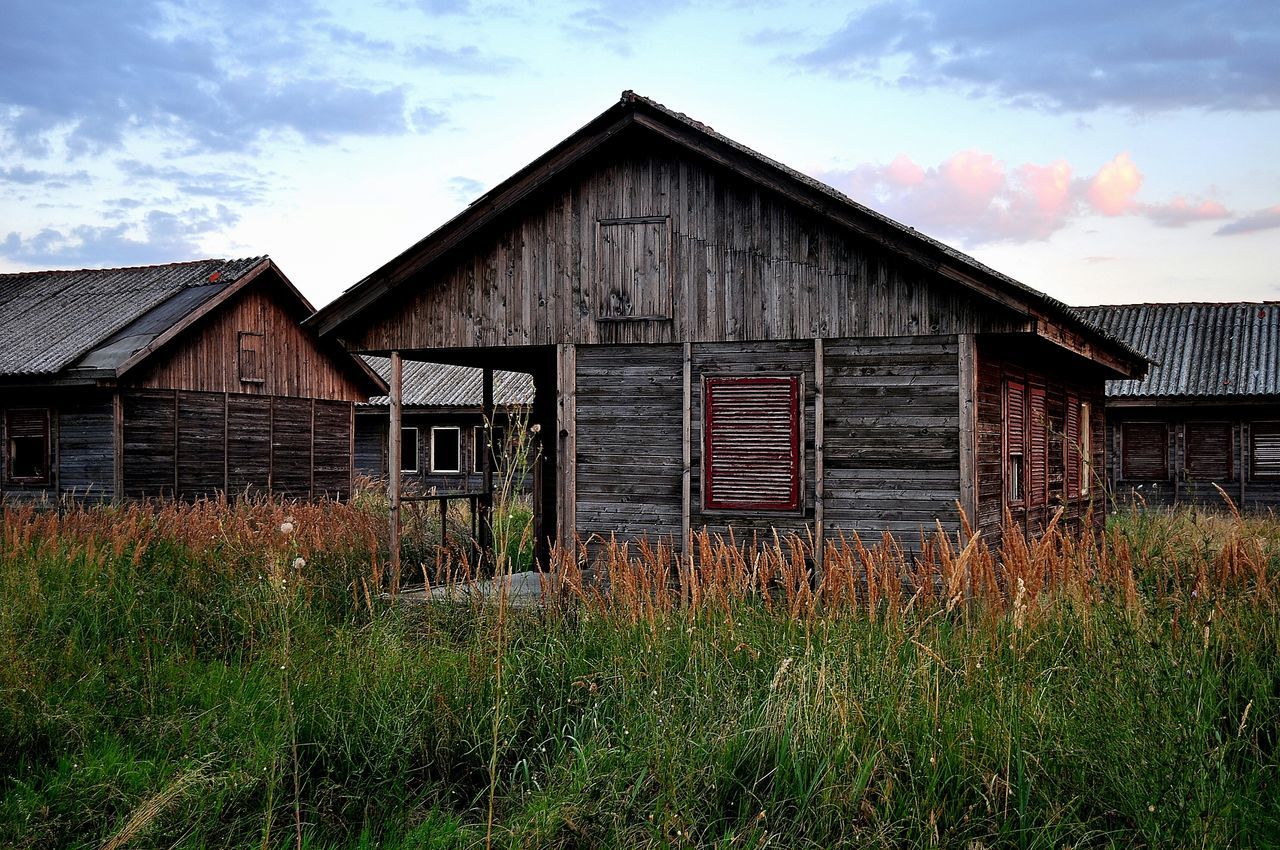 building exterior, architecture, built structure, house, sky, grass, field, cloud - sky, barn, residential structure, plant, cloud, growth, rural scene, abandoned, grassy, residential building, day, no people, outdoors