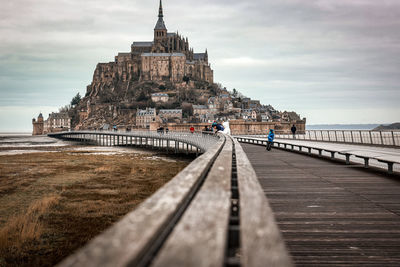 Abbaye du mont-saint-michel  view of sea against sky