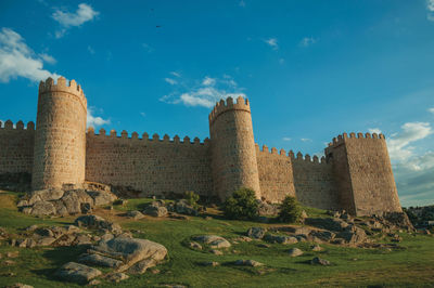 Old ruins of building against sky