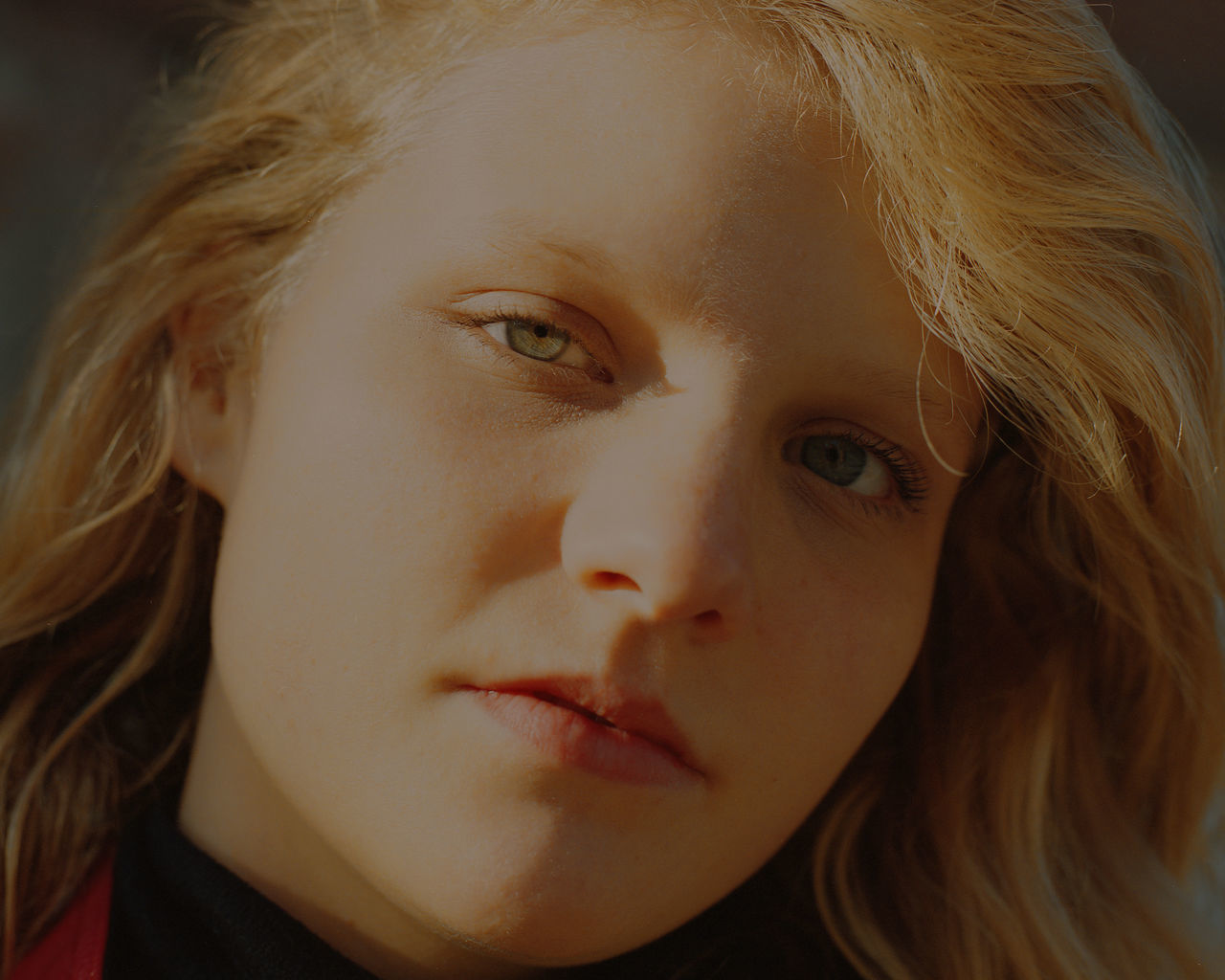 portrait, headshot, one person, close-up, looking at camera, front view, real people, blond hair, lifestyles, hair, girls, women, child, young women, females, indoors, leisure activity, hairstyle, serious, human face, teenager, beautiful woman, contemplation, innocence