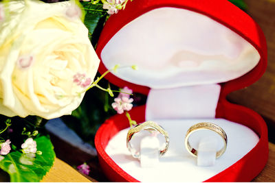 Close-up of white roses on table